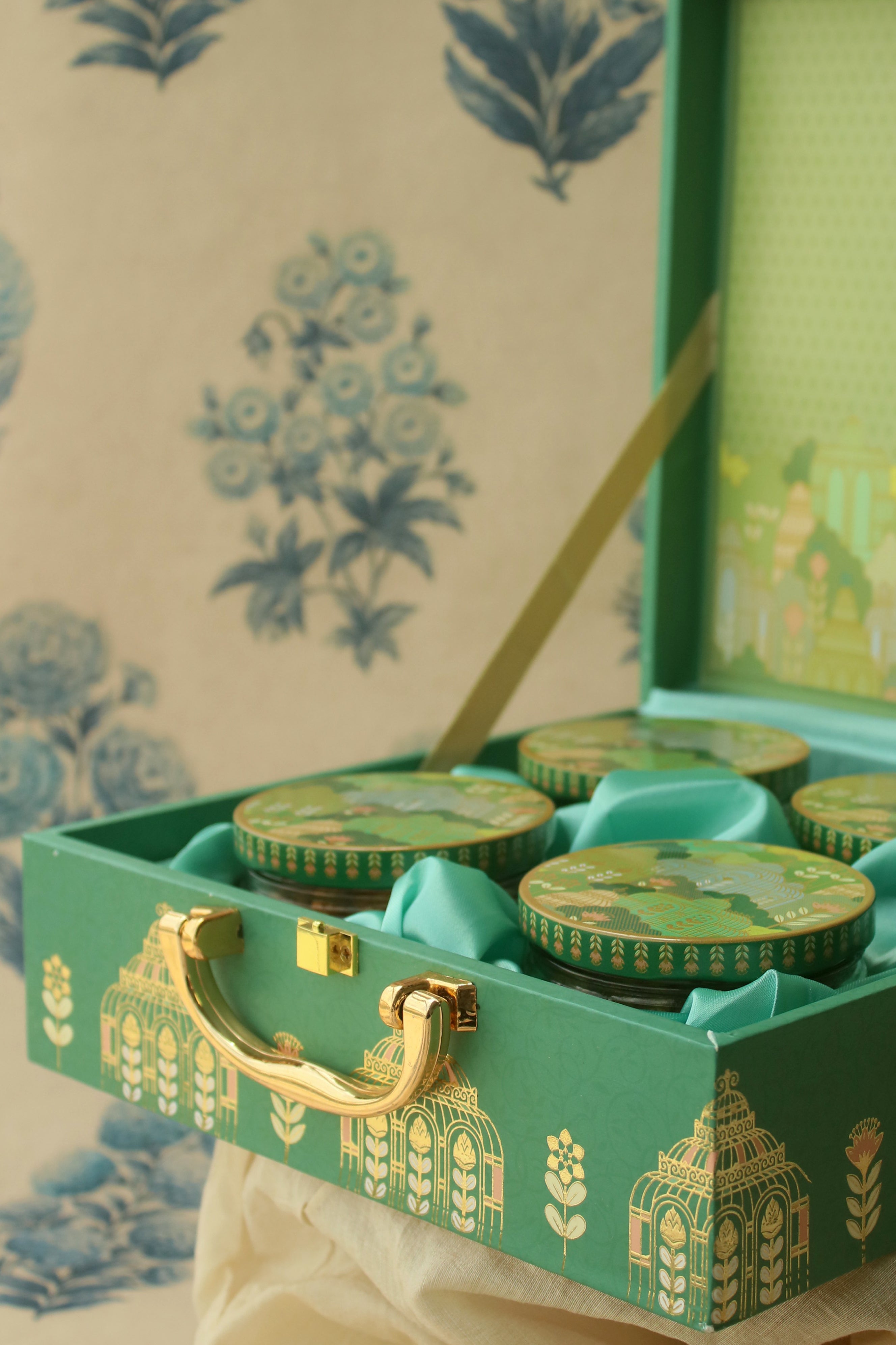 THE ESSENTIALS HAMPER-4 JARS