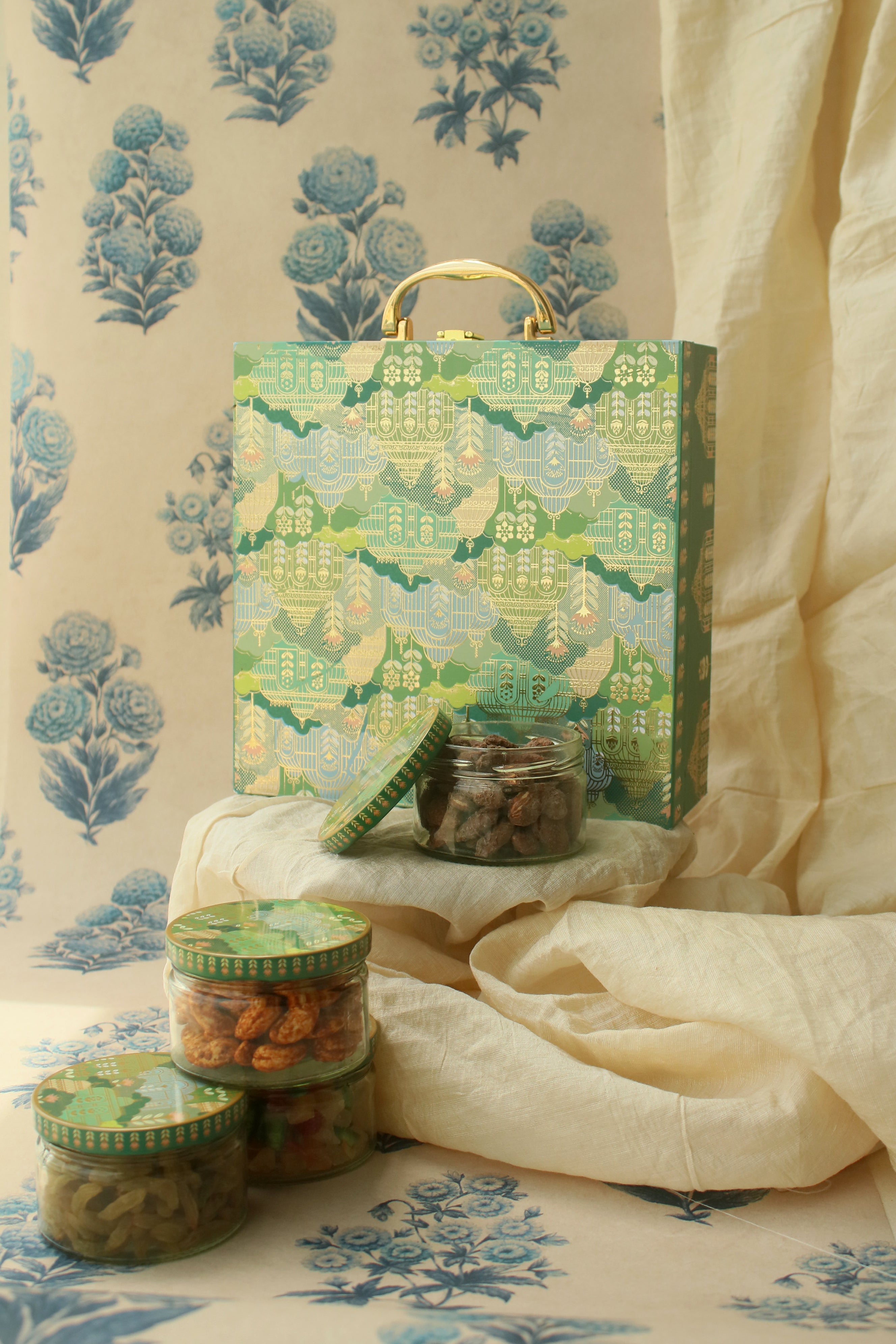 THE ESSENTIALS HAMPER-4 JARS