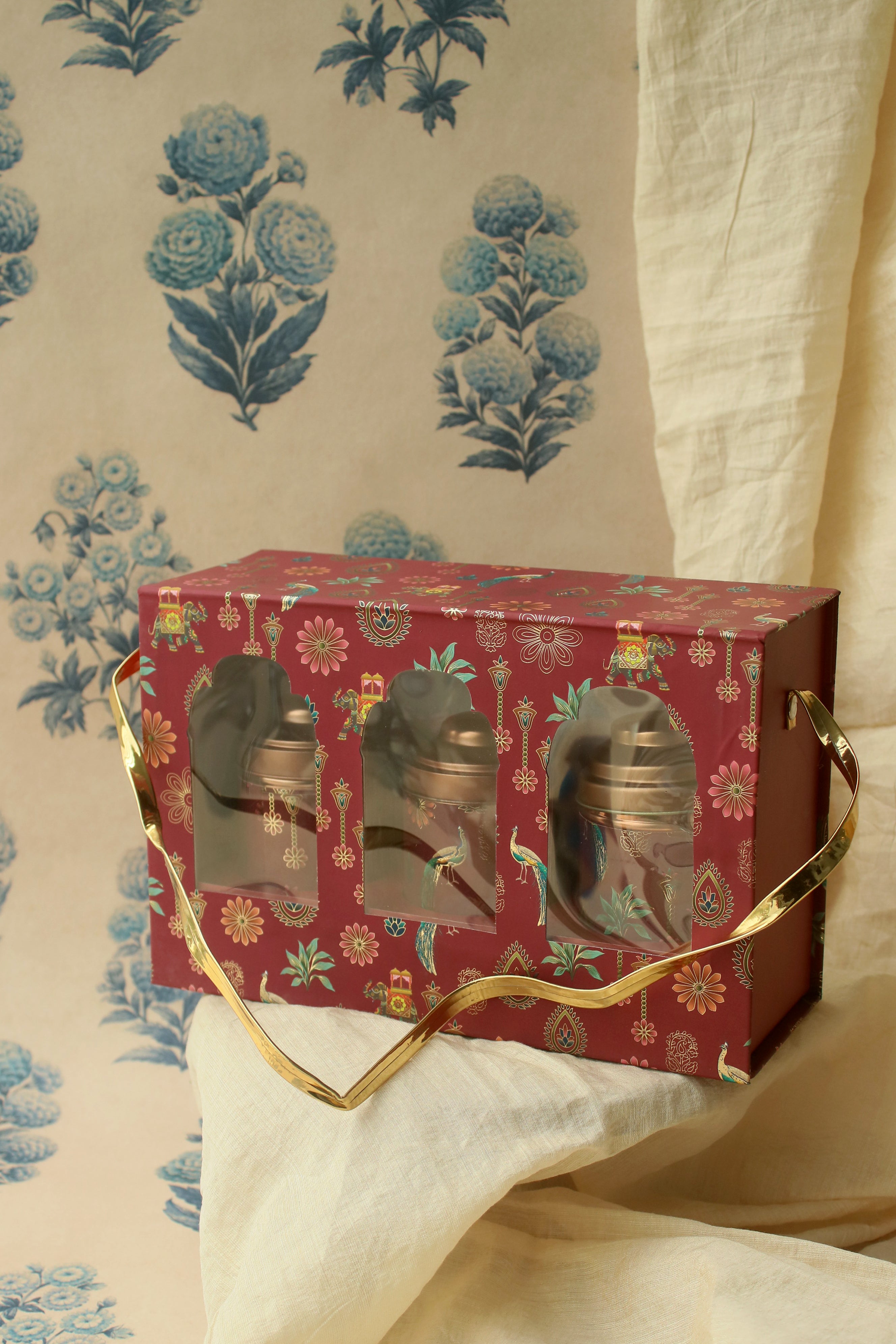 THE CARRY BOX
