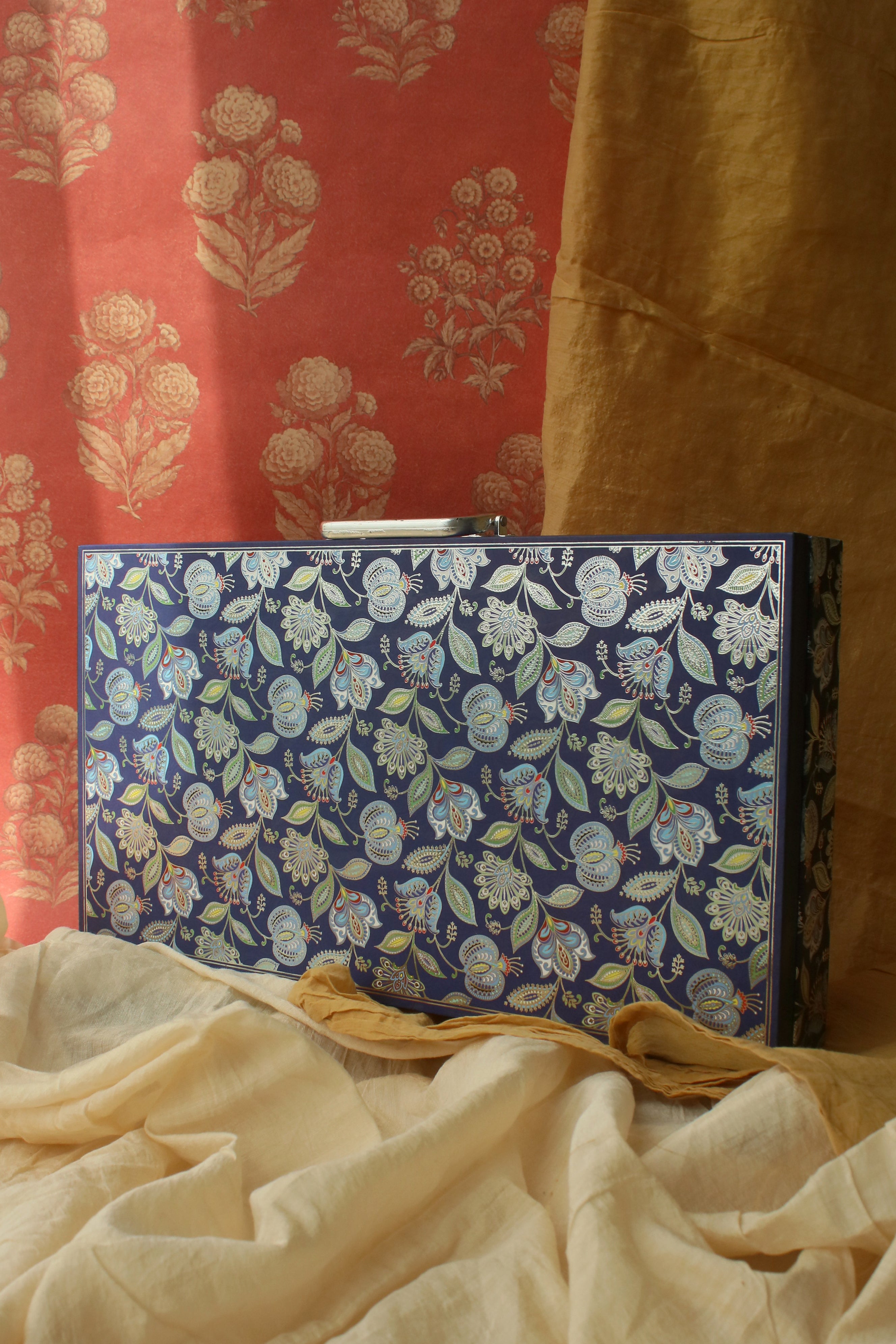 THE HEIRLOOM CASE