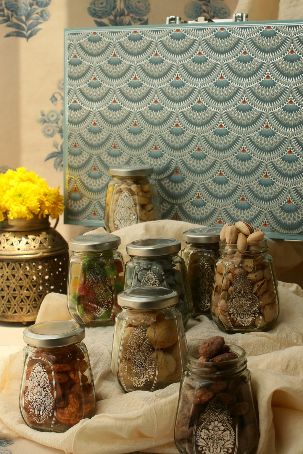 THE KEEPSAKE BOX-8 JARS