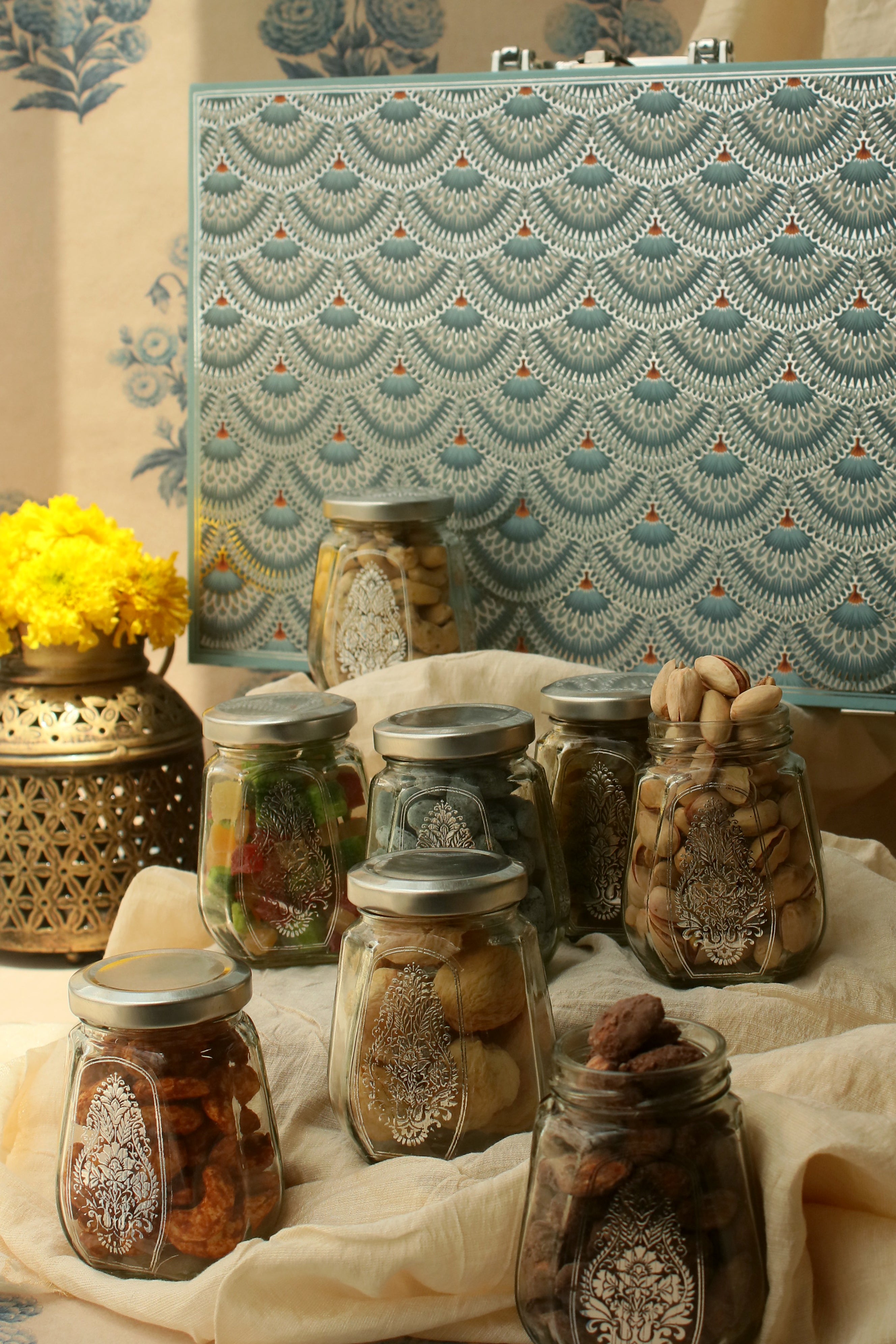 THE KEEPSAKE BOX-8 JARS