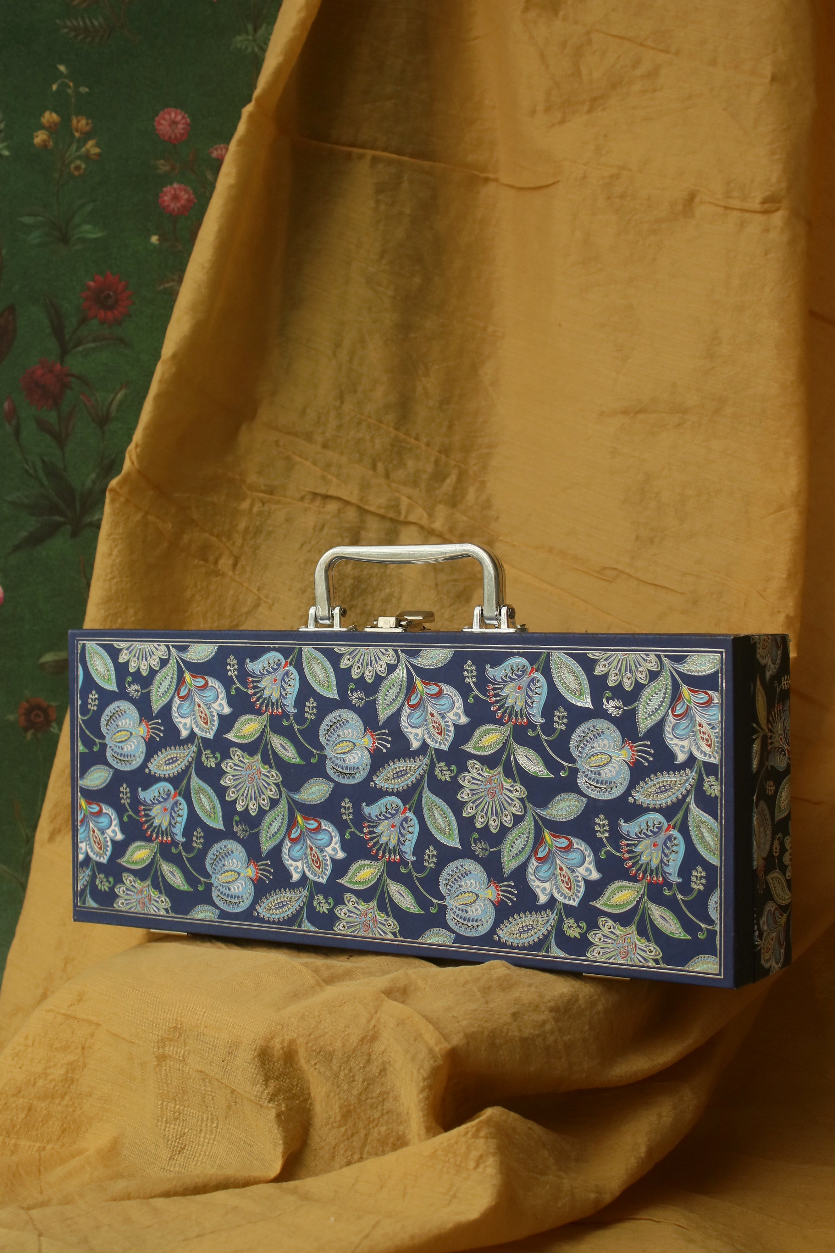 THE HEIRLOOM CASE