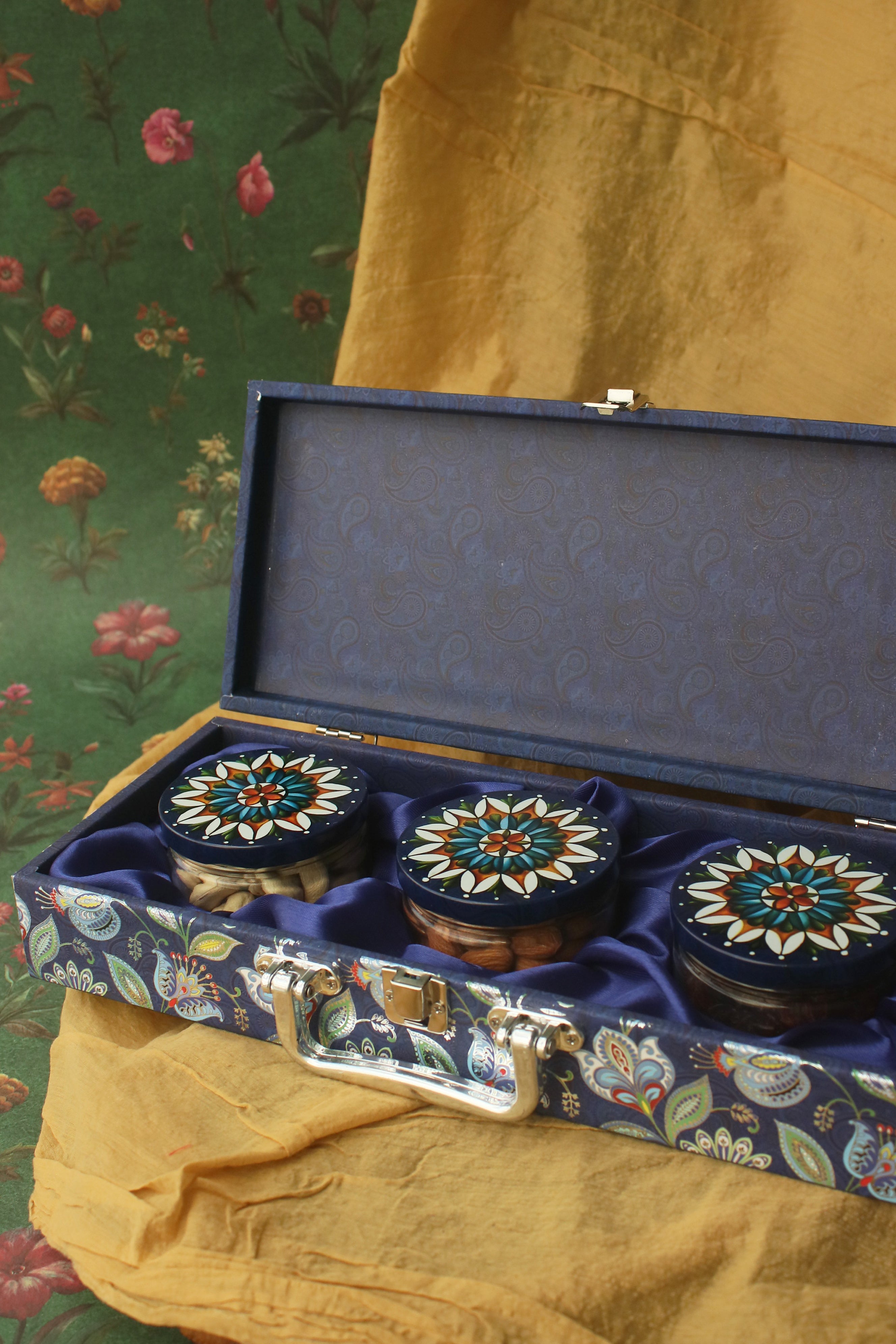 THE HEIRLOOM CASE